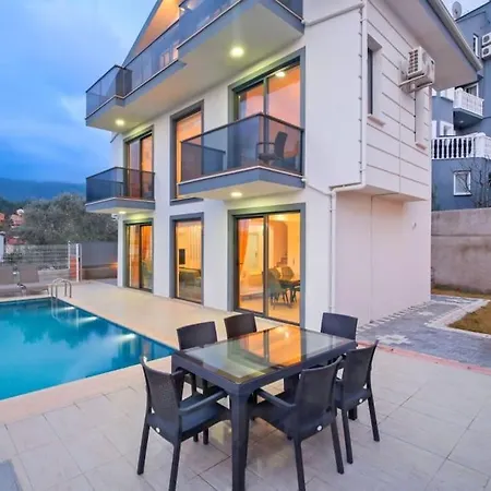 Villa Simge 3+1 Oeluedeniz