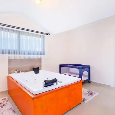 Simge 3+1 Oeluedeniz Villa